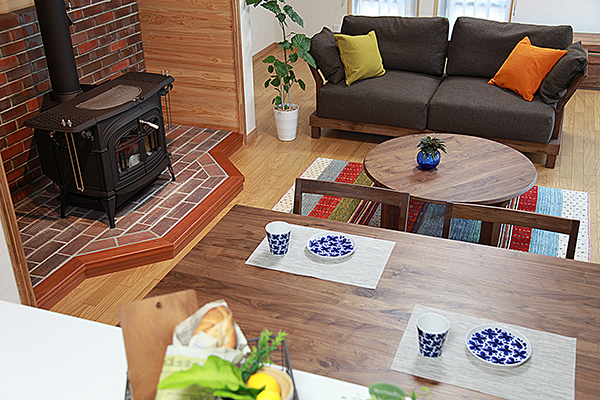 煙突が真ん中にある3